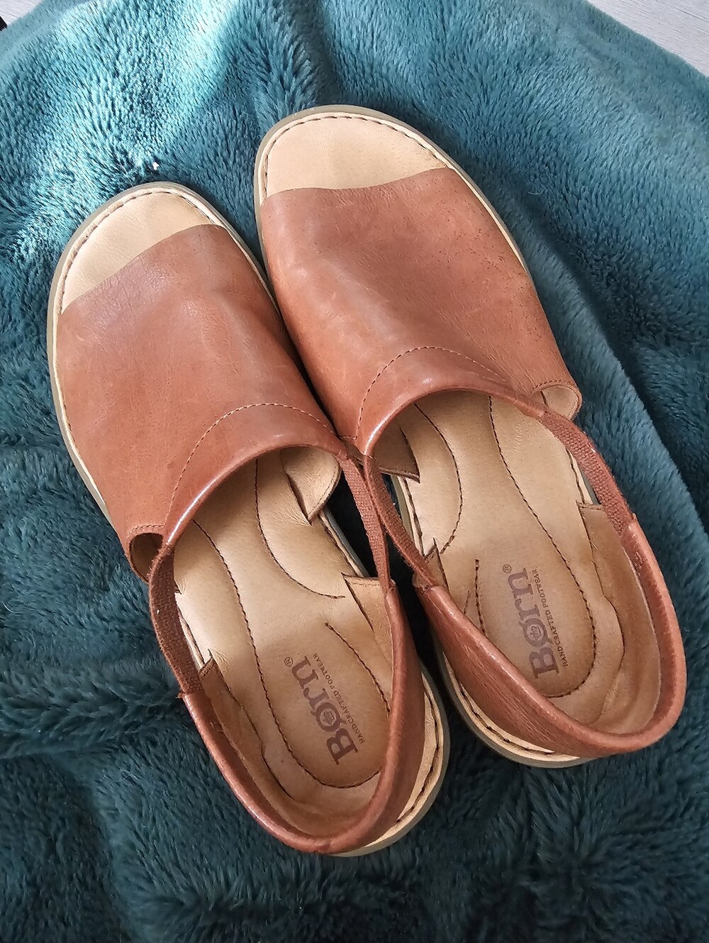 Born Cove Modern Brown Leather Slip On Flat Sandals Shoes Womens Size 9 Unworn